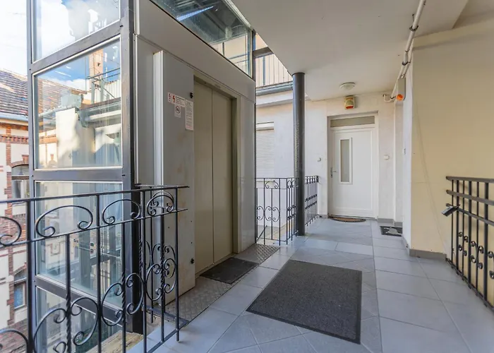 Modern Floor With A Terrace Apartament