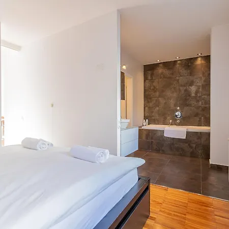 Apartment Modern Penthouse Private Terrace Jacuzzi *