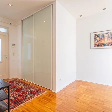 Modern Floor With A Terrace Lejlighed