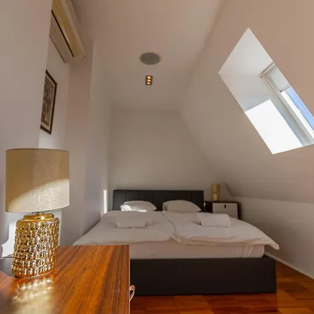 Modern Penthouse Private Terrace Jacuzzi Apartment Budapest