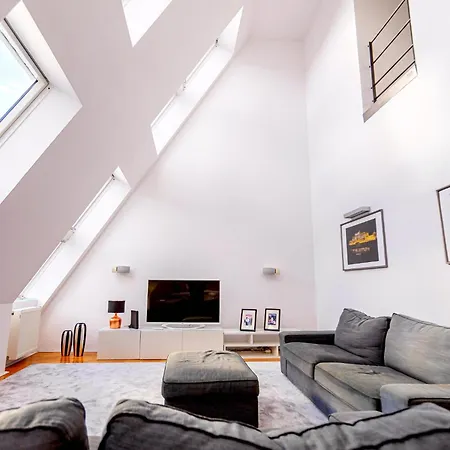 Modern Penthouse Private Terrace Jacuzzi * Budapest
